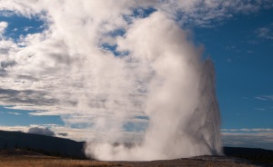 Old Faithful! This time, I got to see it from the front row with all the other off-season travelers. 